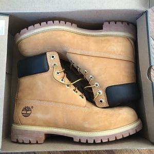 Men’s size 10.5 Wide timberland boots.